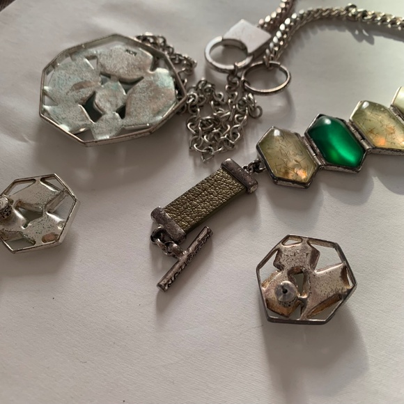 Kenneth Cole Three-Piece Green Jewelry Set - Picture 14 of 15